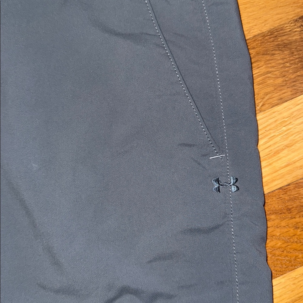 Under Armour Dark Gray Men's Shorts Size 36 - Picture 2 of 4